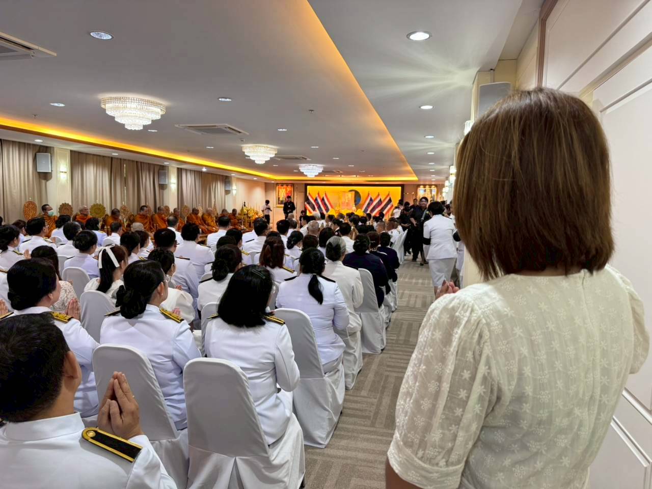 title - นที่ 24 กุมภาพันธ์ 2569 นายวิทูล ประดิษฐบุญ มอบหมายให้  เจ้าหน้าที่ ส.ป.ก.ปราจีนบุรี เข้าร่วม พิธีวางพานพุ่มดอกไม้และถวายสักการะ เนื่องในวันคล้าย วันพระราชสมภพของพระบาทสมเด็จพระพุทธเลิศหล้านภาลัย